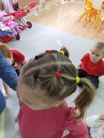 gumki w barwach Niemieckiej flagi