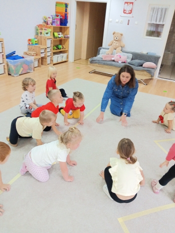 Hunde und Katzen - zabawa ruchowa 