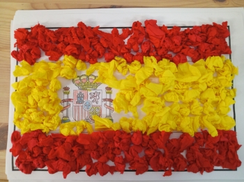 wyklejona kulkami przez Sowy , flaga Hiszpanii 