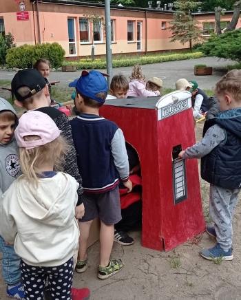 zabawy z budką telefoniczną