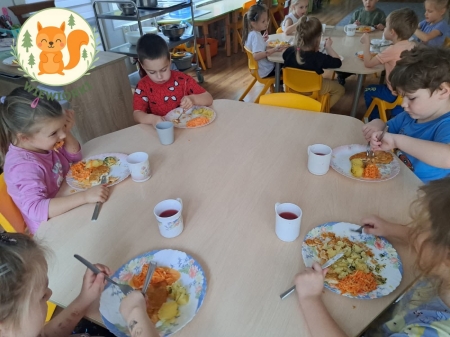 Wiewiórki uczą się samodzielności 