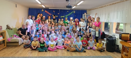 Występ teatru '' Leśnej Wróżki''